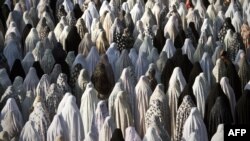 Žene u Iranu na molitvi