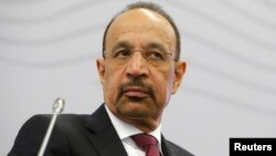خال فالح در این تصویر از ژوئن ۲۰۱۷ در جریان دیداری در روسیه؛ او در سال ۲۰۱۶ برای هدایت وزارت نفت عربستان برگزیده شده بود
