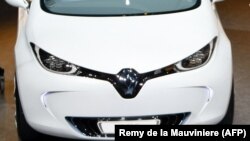 Un exemplar din automobilul electric Zoe al companiei Renault