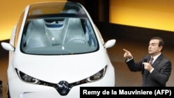 Гон представя новия електрически модел на “Рено” Renault ZOE през 2011 г.