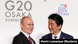 Russian President Vladimir Putin (left) and Japanese Prime Minister Shinzo Abe met in Osaka after the conclusion of the G20 summit.