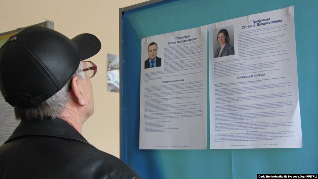A voter in Cherkassy checks the candidate list.