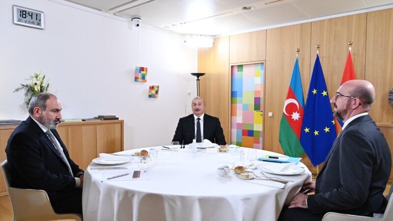 Шарль Мишель проводит обсуждения с лидерами Армении и Азербайджана