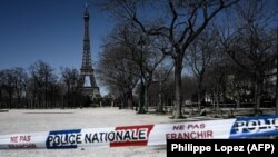 Ֆրանսիա - Փարիզի՝ երբեմնի մարդաշատ զբոսաշրջային վայրերը դատարկ են, մարտ, 2020թ.