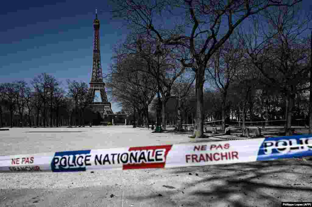France - A limit set up by the national police is seen at the entrance of a closed park in front of the Eiffel tower in Paris, 23Mar2020