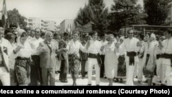 Nicolae Ceauşescu și Elena Ceauşescu în vizită de lucru în județul Tulcea. Hora desfăşurată în municipiul Tulcea.(29.VII.1978)