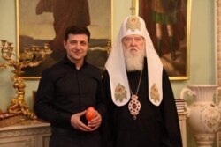 Президент Володимир Зеленський (ліворуч) та патріарх Філарет. Київ 30 квітня 2019 року