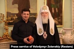 Президент Володимир Зеленський (ліворуч) та патріарх Філарет. Київ 30 квітня 2019 року