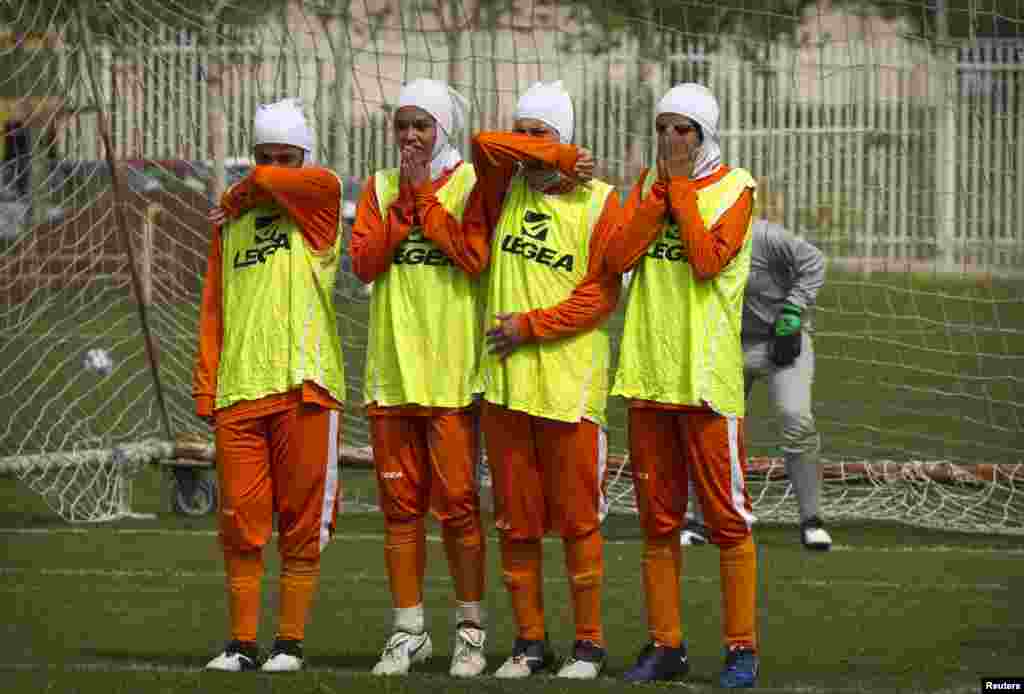 İranın qadın futbol komandası, Tehranda məşq. 11 aprel 2011 