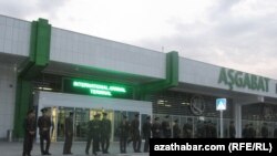 Aşgabat, Halkara aeroport.