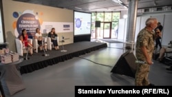 Виступ «чоловіка у військовій формі» на конференції в Києві, 26 червня 2018 року