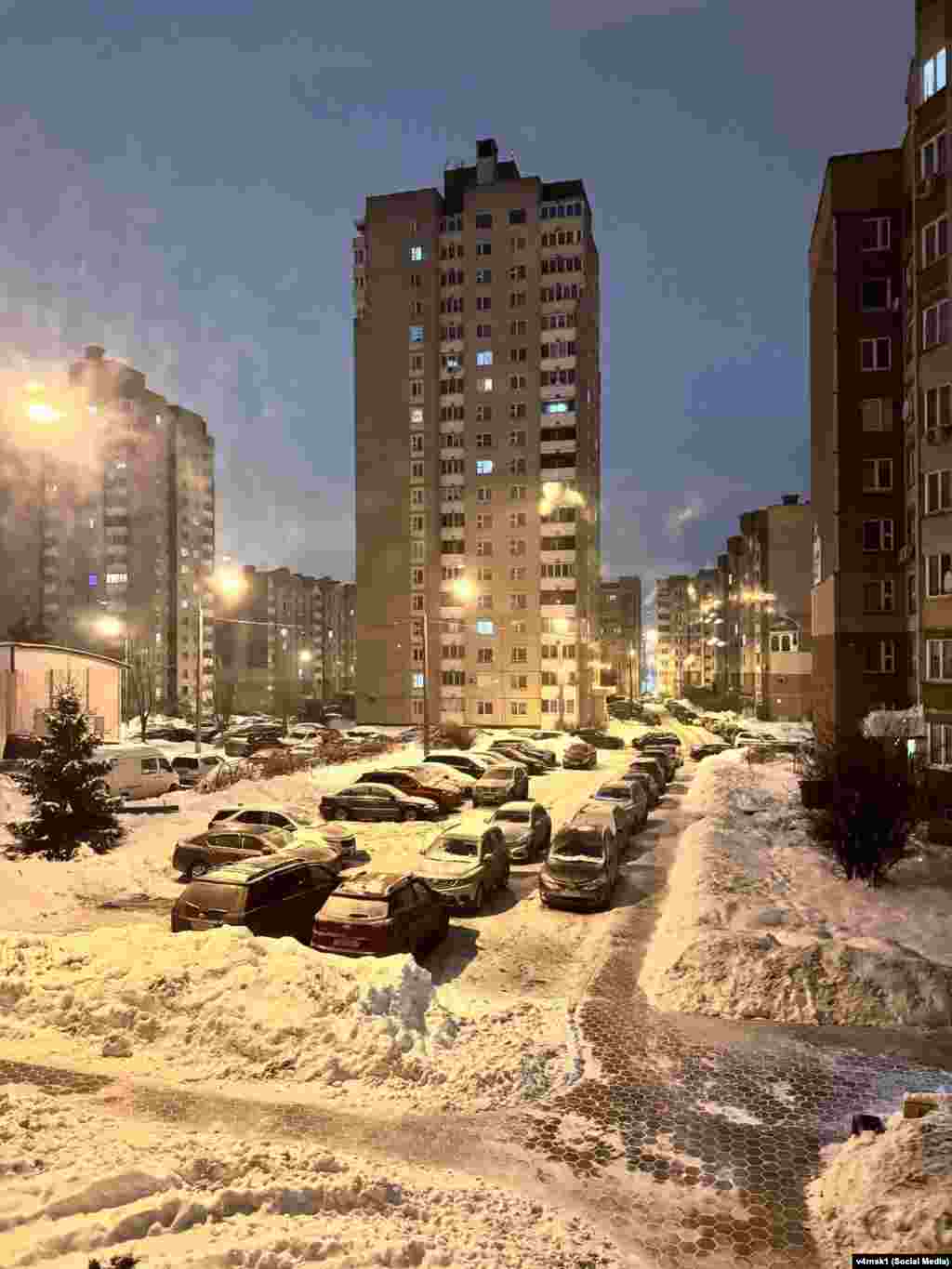 Менск, сьвятло ўключылі пасьля 20 гадзін, 4 лютага 2026