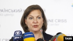 На снимке: помощник госсекретаря по делам Европы Виктория Нуланд