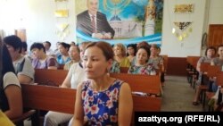 Qazaxıstanda orta məktəb (arxiv fotosu)