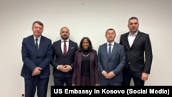 E ngarkuara me punë në Ambasadën e Shteteve të Bashkuara në Kosovë, Anu Prattipati, gjatë takimit me kryetarët e inauguruar të komunave me shumicë serbe në veri të Kosovës.