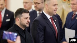 Президенти України та Польщі Зеленський і Навроцький після спільної прес-конференції за результатами переговорів у Президентському палаці у Варшаві, Польща, 19 грудня 2025 року