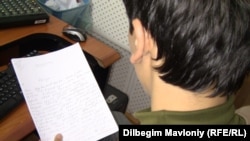 Қозоғистондаги БМТ Қочқинлар идорасига қочқинлик мақоми сўраб мурожаат қилган Ўзбекистон фуқароси ўзига келган жавоб хатини ўримоқда.