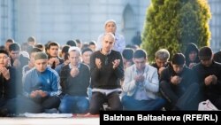 Gazagystanyň metjidinde baýram namazy