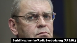 Сергій Пашинський, колишній народний депутат України, із 5 березня по 10 червня 2014 року тимчасово виконував обов'язки голови Адміністрації президента України