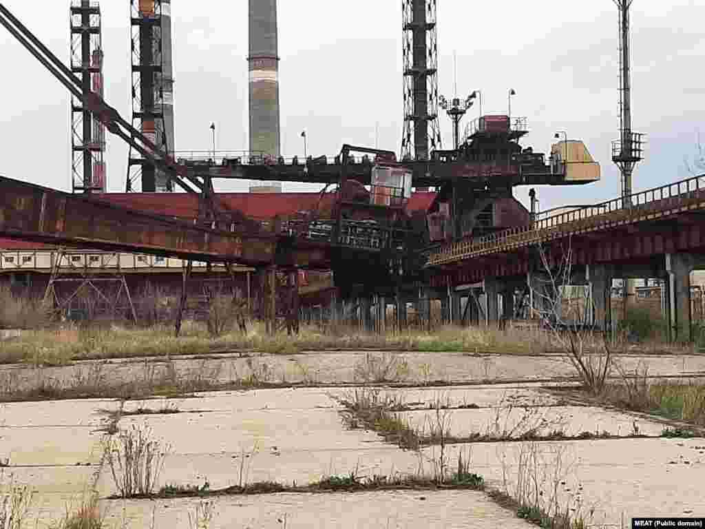 Krivoi Rog este un oraș în sudul Ucrainei, în vestul bazinului carbonifer Donețk. A fost fondat ca sat de cazacii zaporojeni în 1775.&nbsp;După construirea unei căi ferate în 1884, Krivoi Rog a devenit oraș industrial, bazin de extracție a minereurilor de fier.&nbsp;