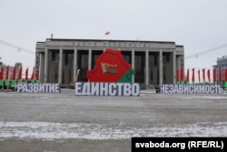 Месца правядзеньня УНС традыцыйна упрыгожваюць дзяржаўнымі колерамі. Архіўнае фота