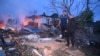 Місцеві жителі оглядають залишки свого зруйнованого будинку після атаки російського безпілотника в передмісті Харкова, 21 травня 2024 року. Фото ілюстративне