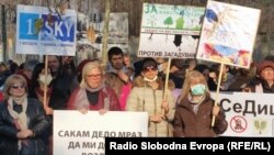 Архивска фотографија - Скопјани протестираат против енормното загадување на воздухот. 