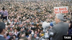 Борис Ельцин во время митинга на главной площади города Тулы, 1991 год