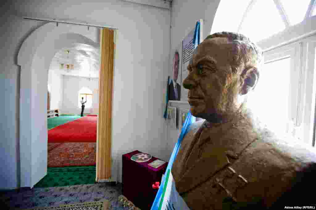 Tovuzun Əlimərdanlı kəndinin məscidində H. Əliyev muzeyi. 