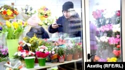 Казандагы чәчәк кибетләренең берсе, 8 март 2018