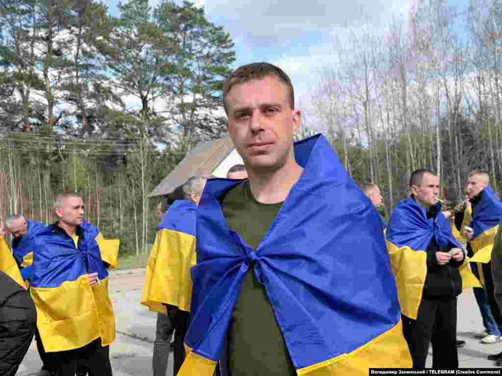 Український воїн щойно повернувся з російського полону в рамках 73-го обміну, 24 квітня 2026 року