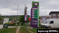 Цены на топливо на автозаправке в Феодосии в середине мая 2026 года. Иллюстративное фото