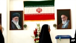 انتقاد های زیادی وجود دارد که در انتخابات ایران همواره طرفداران حکومت و رهبران روحانی این کشور پیروز میشوند