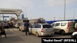 Tajik migrants trapped on the Kazakh border on March 16. 