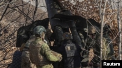 سربازان اوکراینی در خط مقدم نبرد در برابر اردوی روسیه
