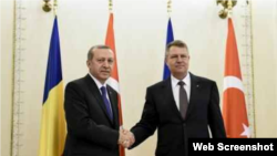 În 2015 la întîlnirea dintre președinții Tayyip Recep Erdogan și Klaus Iohannis, la București