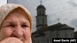 Fata Orlović se od 2000. godine bori da se crkva izmjesti iz njenog dvorišta