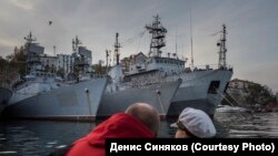 Захоплені Росією після окупації Криму кораблі ВМС України в Севастополі, фото 2014 року