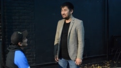 Режиссер из Петропавловска Фархад Молдагали (справа). Алматы, 26 октября 2019 года.