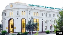 Türkmenistanyň Merkezi saýlaw komitetiniň edara binasy. 