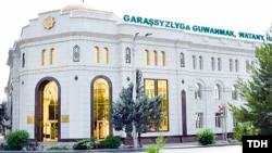Aşgabat. Merkezi saýalaw komissiýasynyň binasy. TDH-nyň fotosuraty