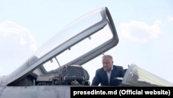 Igor Dodon la baza aeriană de la Mărculești