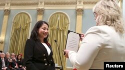  Maryam Monsef gjatë ceremonisë së betimit. 