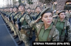 Жінки-військовослужбовиці ЗСУ під час репетиції військового параду до Дня Незалежності України. Київ, 22 серпня 2018 року