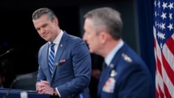 وزیر دفاع آمریکا (سمت چپ) در کنار رئیس ستاد مشترک ارتش آمریکا