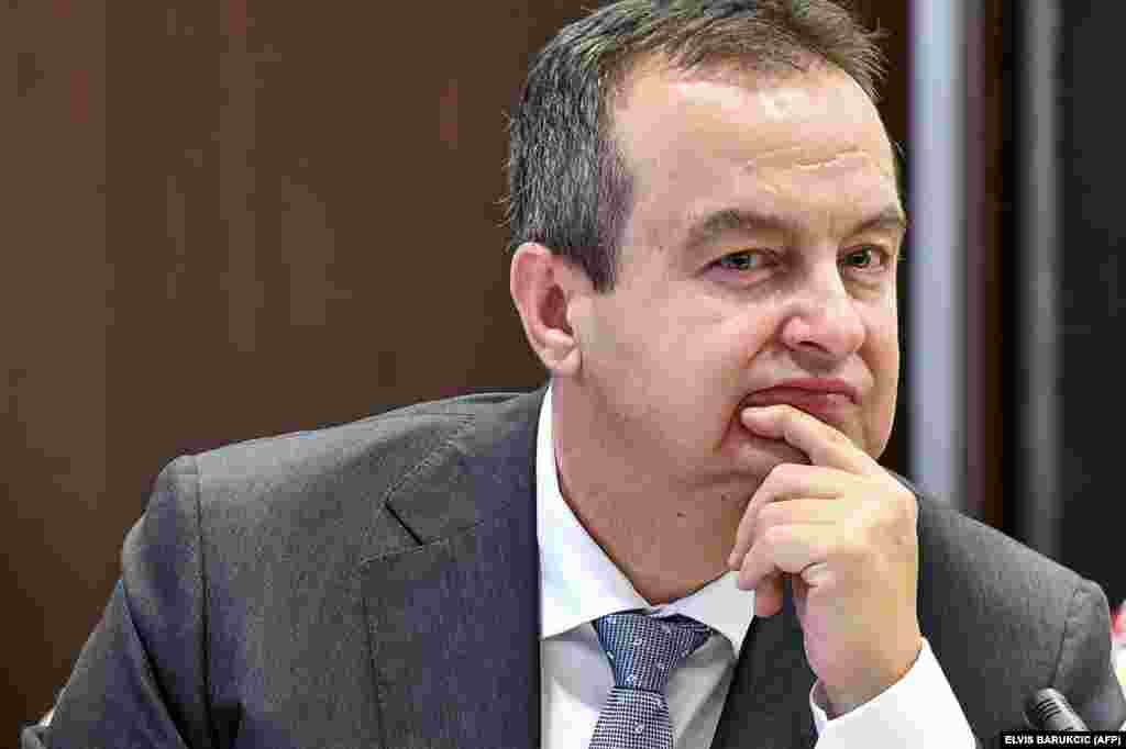 СРБИЈА - Претседателот на српскиот Парламент, Ивица Дачиќ, денеска изјави дека одлуката на Уставниот суд на Косово за нови избори е нов изговор за одложување на дијалогот со Белград, јави МИА од Белград.