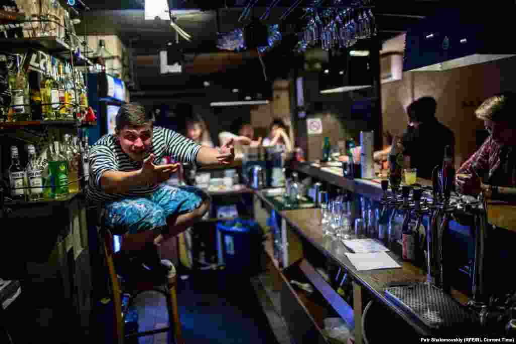 Bartender Nikolai enjoying the party... Gungubazz was forced to close for many months in the autumn and winter of 2014.