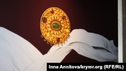 Ukraina Prezidentiniñ İdaresi, «Milliy altınlar. Yaqınlaşuv» sergisi, «skit altınları» toplamındaki parçalardan biriniñ resimi