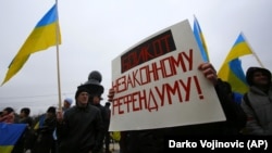 Акция в Крыму против агрессии России относительно Украины. Симферополь, 11 марта 2014 года