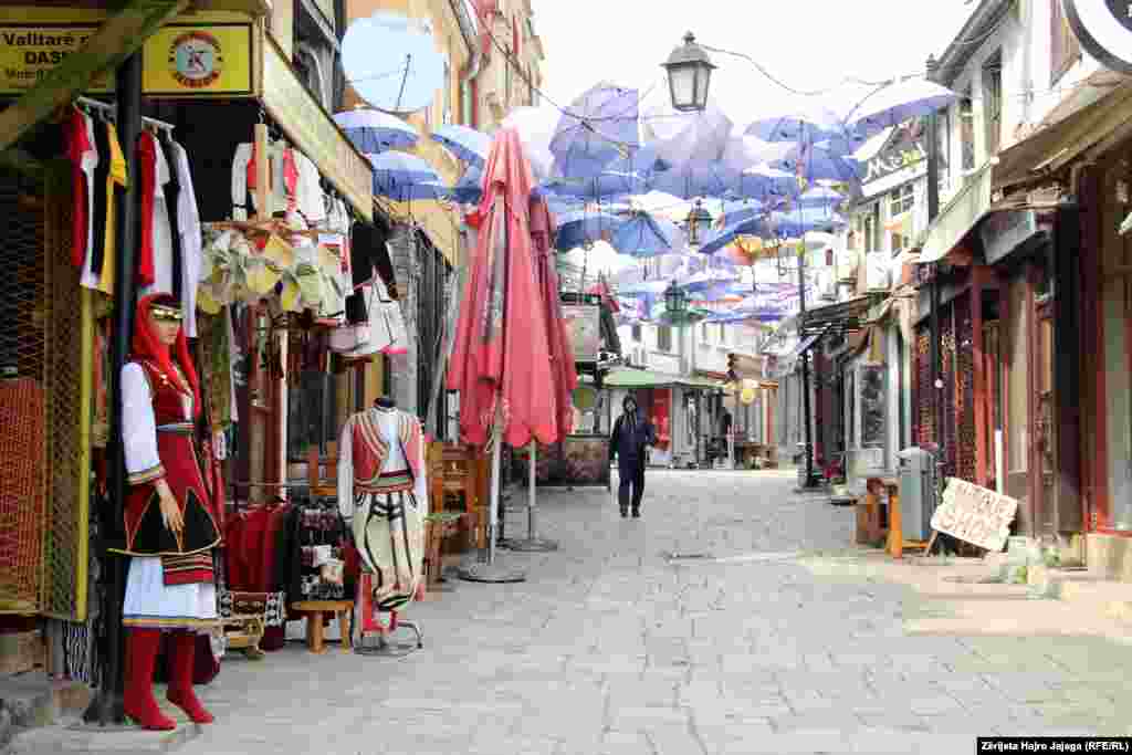 Затворени дуќани во Старата скопска чаршија поради пандемијата на коронавирус